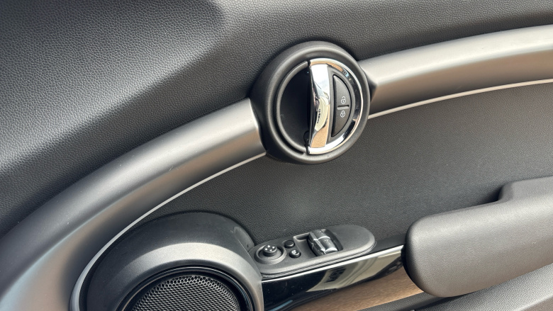 MINI Hatchback 2.0 Cooper S Exclusive 3dr Auto Petrol Hatchback